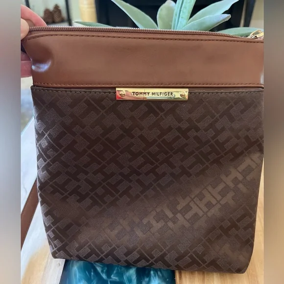 Tommy Hilfiger Brown Logo Crossbody Bag - Picture 4 of 11